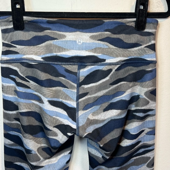 Lululemon Women's Wunder Under Crop III Leggings Blue Gray Camo Luon Gym  Size 6 - Picture 9 of 13